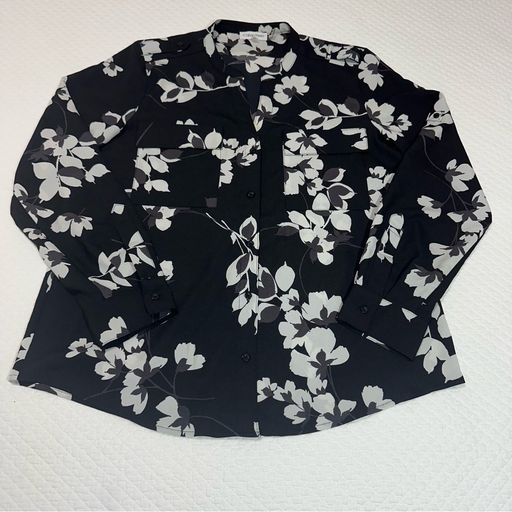 Calvin Klein Black & White Floral Top Sz M